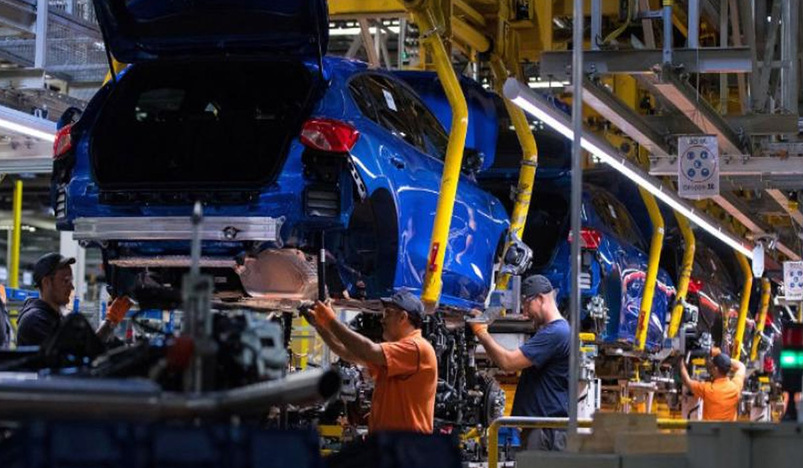 Chip-shortage 'crisis' halts car-company output